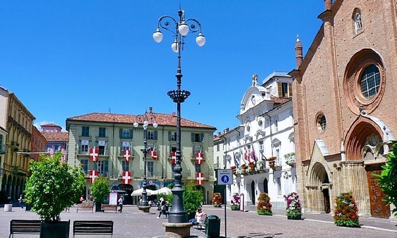 Comecasa Ampio Bilocale In Piazza San Secondo Asti Exterior photo